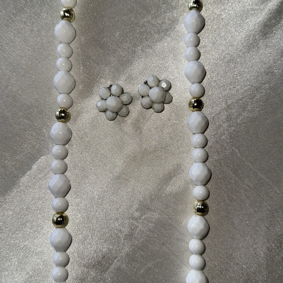 Vintage White Gold Faceted Bead Necklace Matching Bead Button Style Earrings Set - Picture 4 of 11